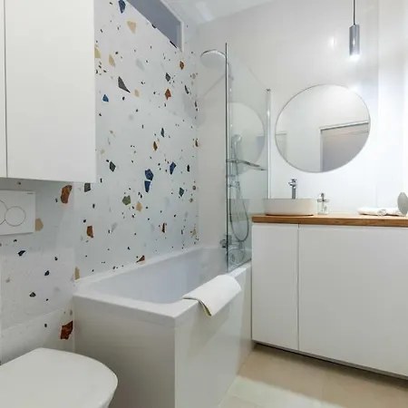 2-bedroom With Balcony Near Hippodrome *