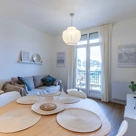 2-bedroom With Balcony Near Hippodrome Apartment *