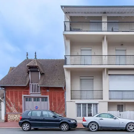 2-bedroom With Balcony Near Hippodrome Deauville