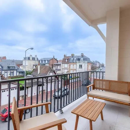 2-bedroom With Balcony Near Hippodrome Apartment
