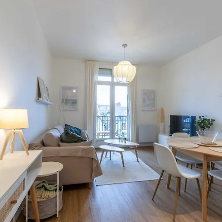 2-bedroom With Balcony Near Hippodrome Apartment *
