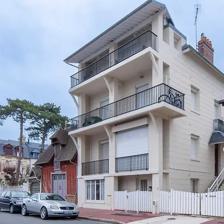 2-bedroom With Balcony Near Hippodrome Deauville
